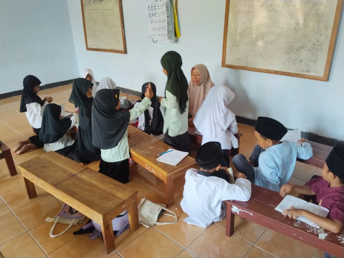 DI TPQ MIFTAHUL JANNAH MENGENAL HURUF HIJA'IYAH BERSAMA