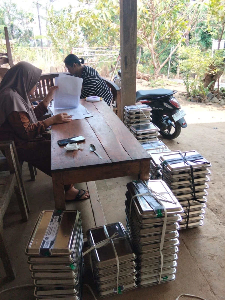 MAKANAN BERGIZI GRATIS