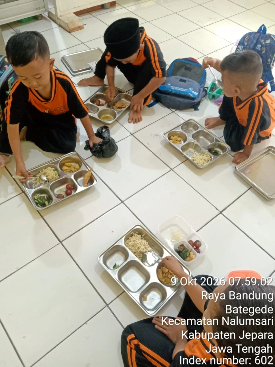 Makan mbg bersama 