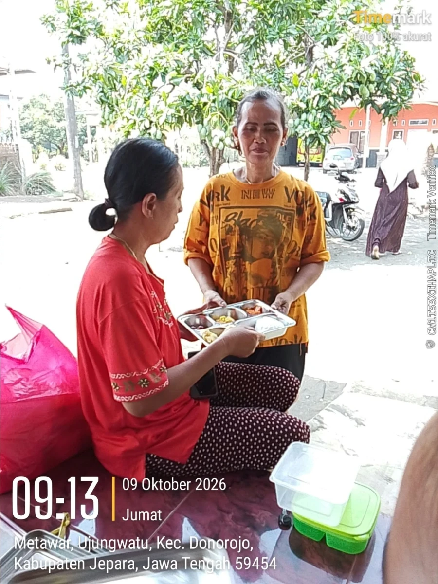 TP.PKK DESA MENDAMPINGI PENDISTRIBUSIAN MBG