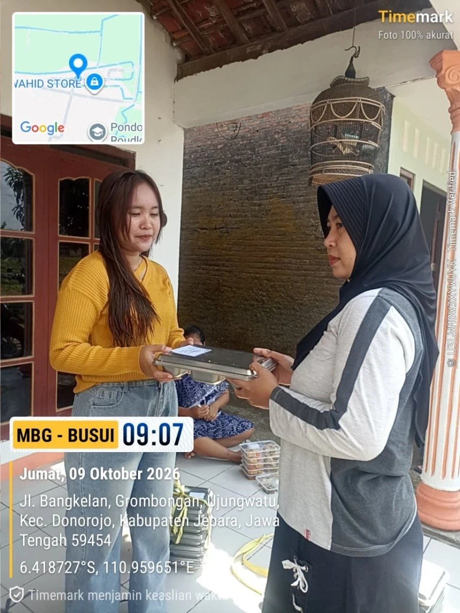 TP.PKK DESA DAMPINGI PENDISTRIBUSIAN MAKAN BERGIZI GRATIS DI RW 03 POS 06 GROBOGAN