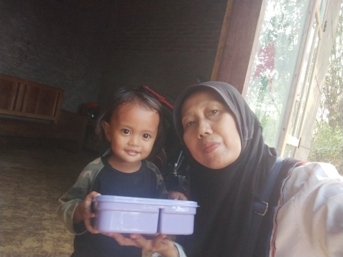 Rutinitas Pemberian Nasi Bergizi Setiap Jum'at Untuk Balita