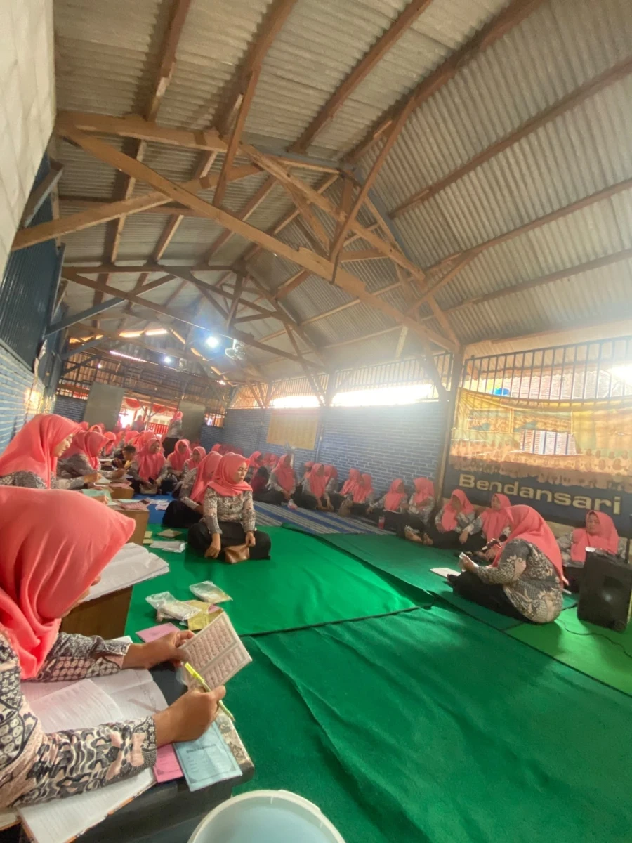 Pertemuan Rutin PKK RT 04/RW 02 Bendansari Diisi dengan Pembacaan Surat Al-Mulk dan Al Waqiah