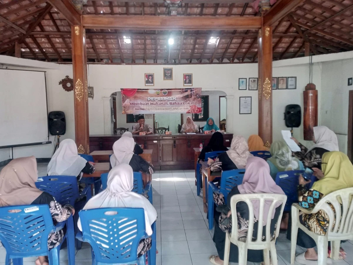 Pelatihan membuat Bahan Baku Lokal 
