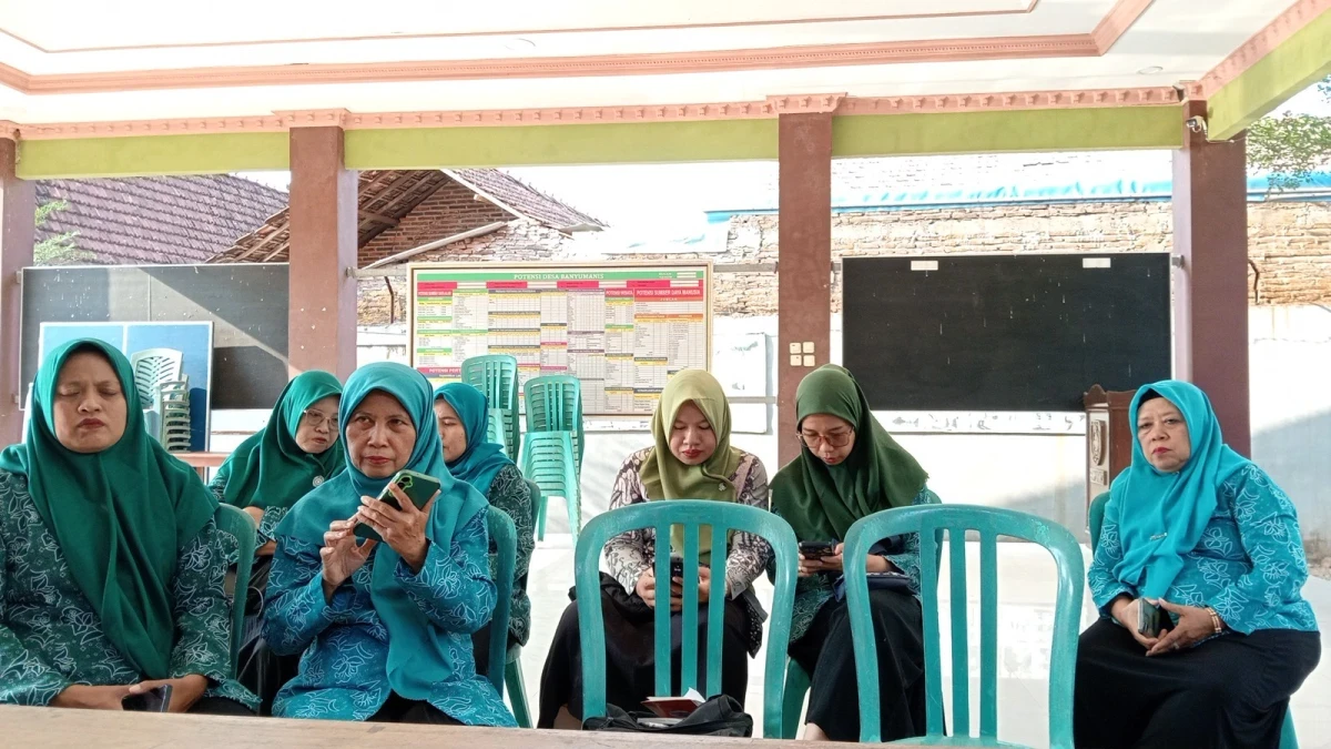 RAPAT PLENO Pengurus PKK desa Banyumanis