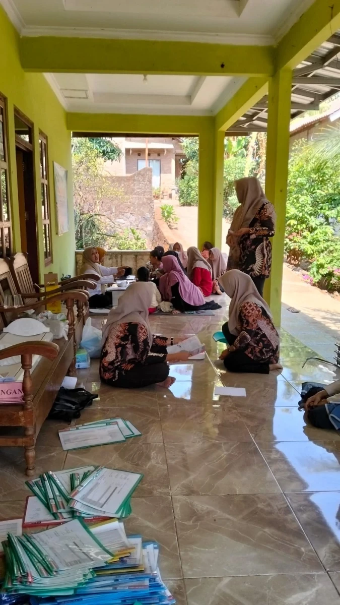 Mengikuti Posyandu ILP Lestari 6 dan Pembagian MBG B3