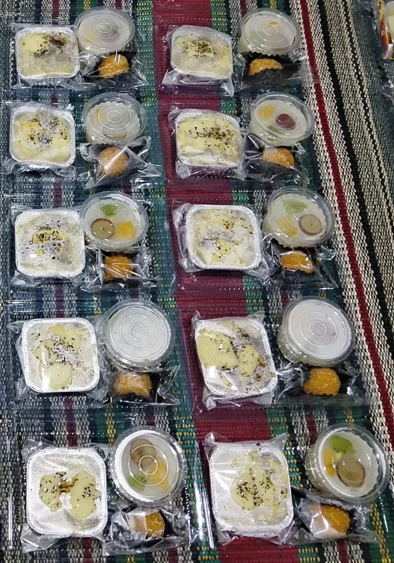 PEMBAGIAN PMT SETIAP HARI DI DESA KEDUNGLEPER