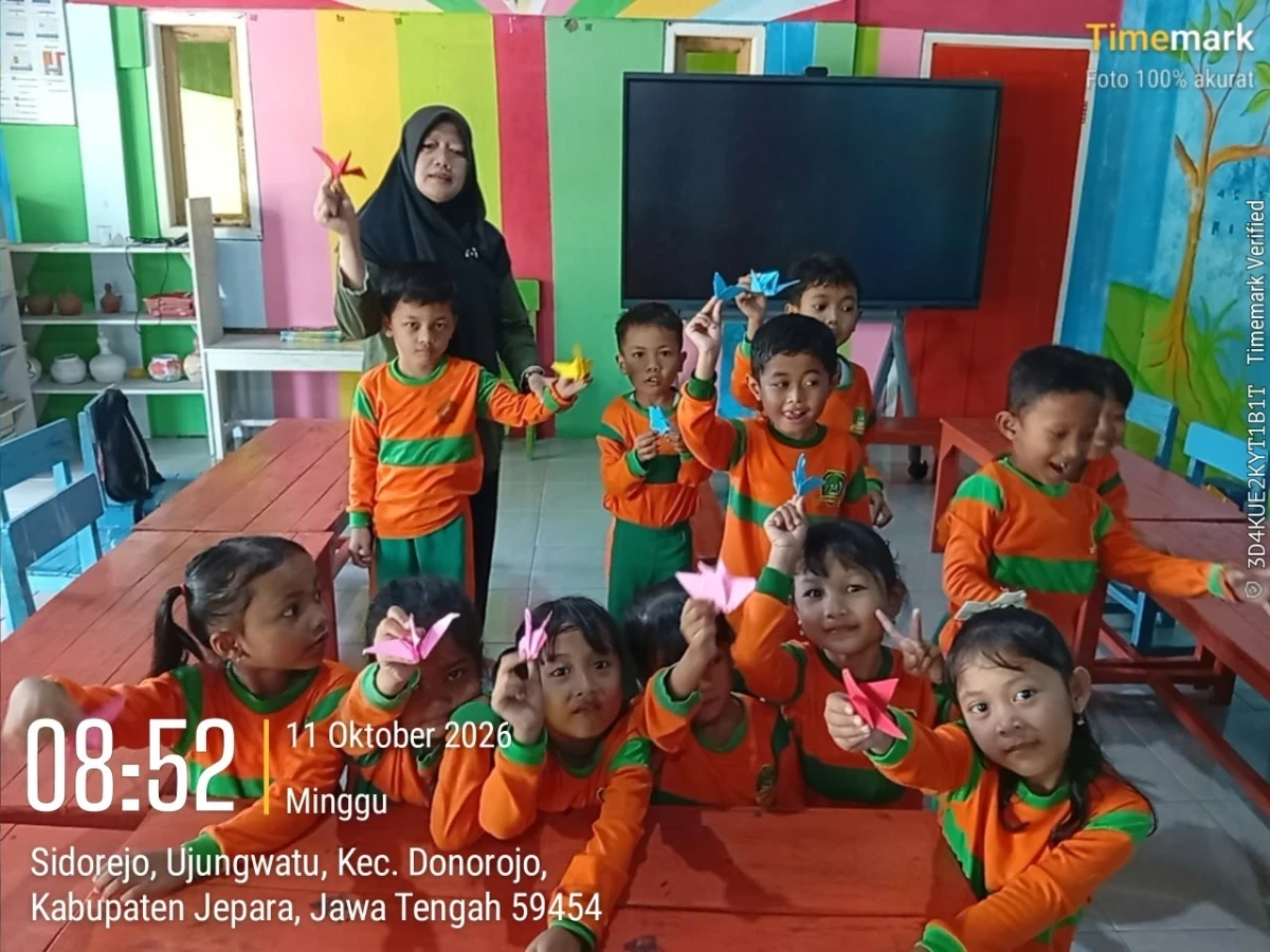 MEMBENTUK BURUNG DI TK TA I UJUNGWATU