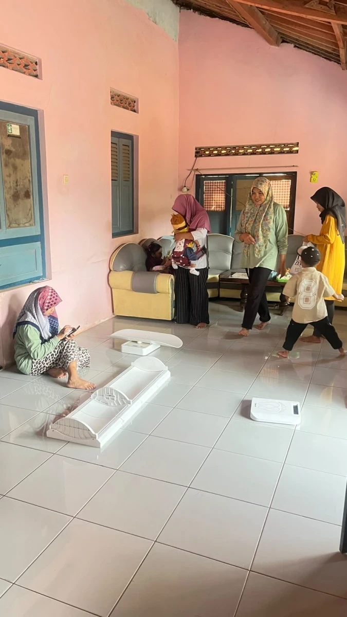 Penimbangan balita 