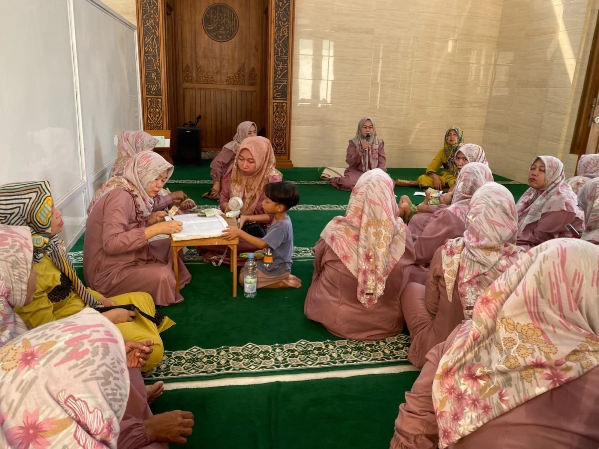 Mempererat Silaturahmi dan Meningkatkan Kekompakan melalui Pertemuan Rutin PKK RT 11
