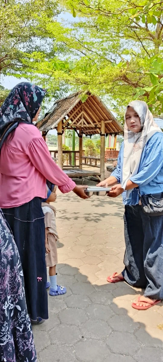 Penuhi Kebutuhan Gizi Sejak Dini, Dukung Balita Sehat dan Cerdas melalui Pembagian MBG di Posyandu Kasih Ibu 1