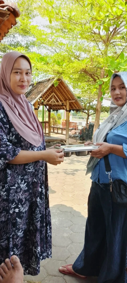 Peduli Gizi Ibu Hamil, Dukung Kehamilan Sehat melalui Pembagian MBG di Posyandu Kasih Ibu 1
