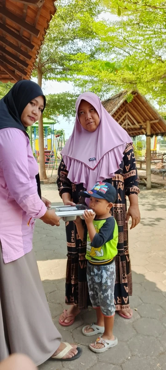 Wujudkan Balita Sehat dan Tumbuh Optimal melalui Pembagian MBG di Posyandu Kasih Ibu 1