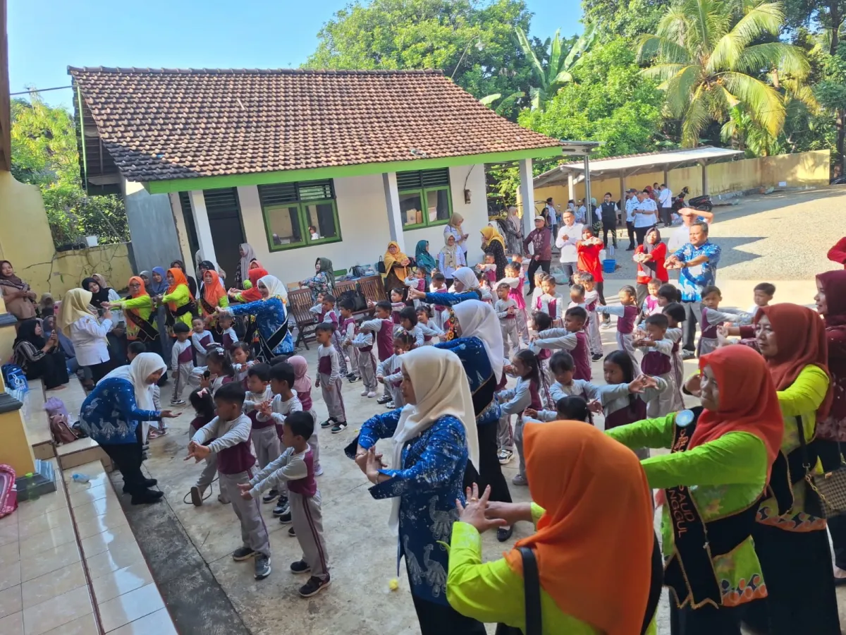 Mendampingi Kunjungan Bunda PAUD Kabupaten 
