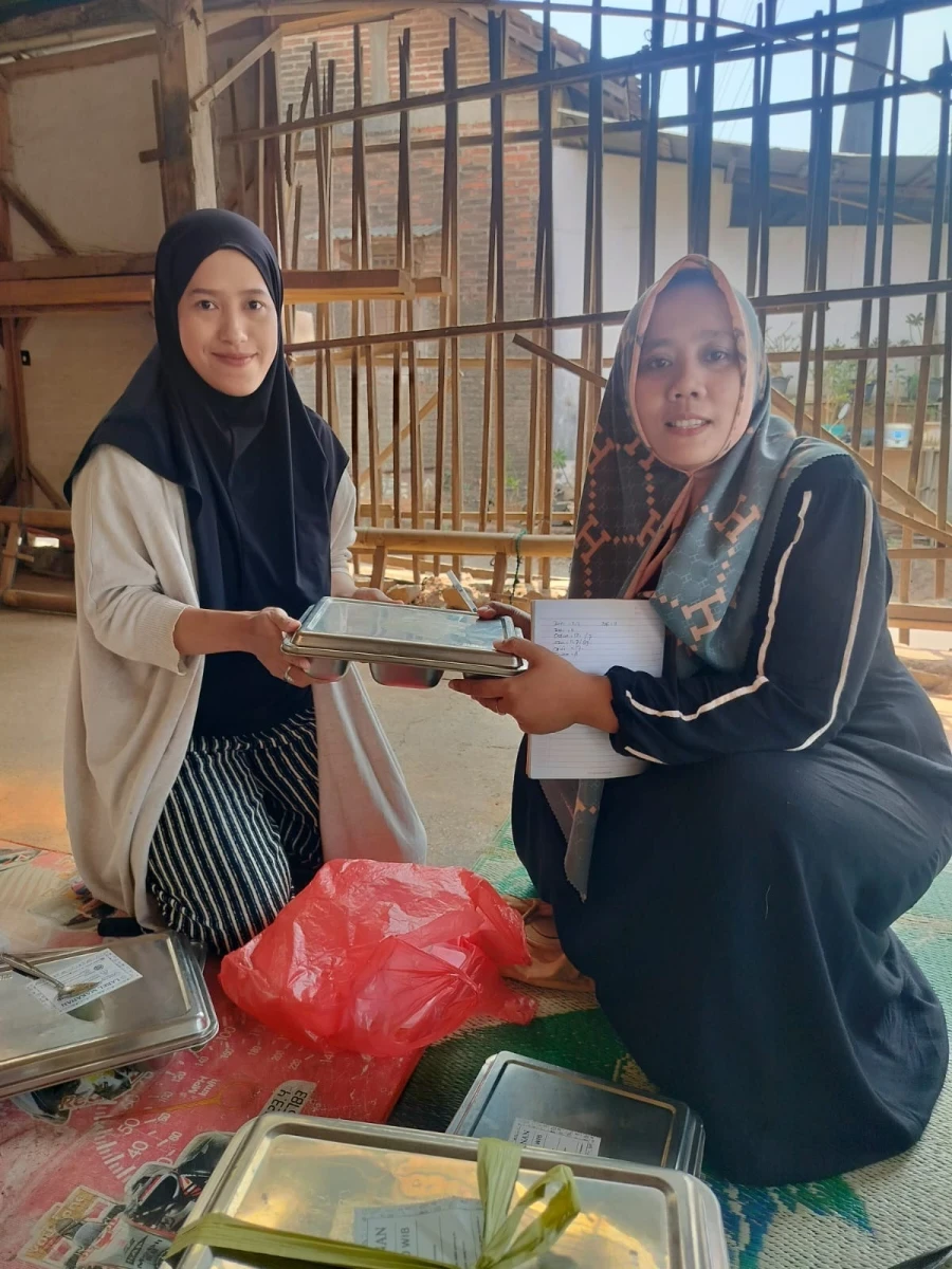Peduli Gizi Ibu Hamil, Dukung Kehamilan Sehat melalui Pembagian MBG di Posyandu Kasih Ibu 5