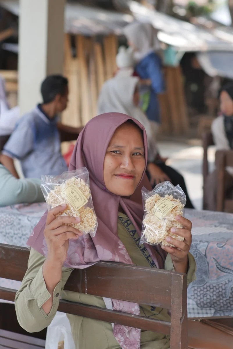 Rengginan Tegalsambi, Camilan Tradisional yang Mengangkat Potensi UMKM dan Cita Rasa Lokal