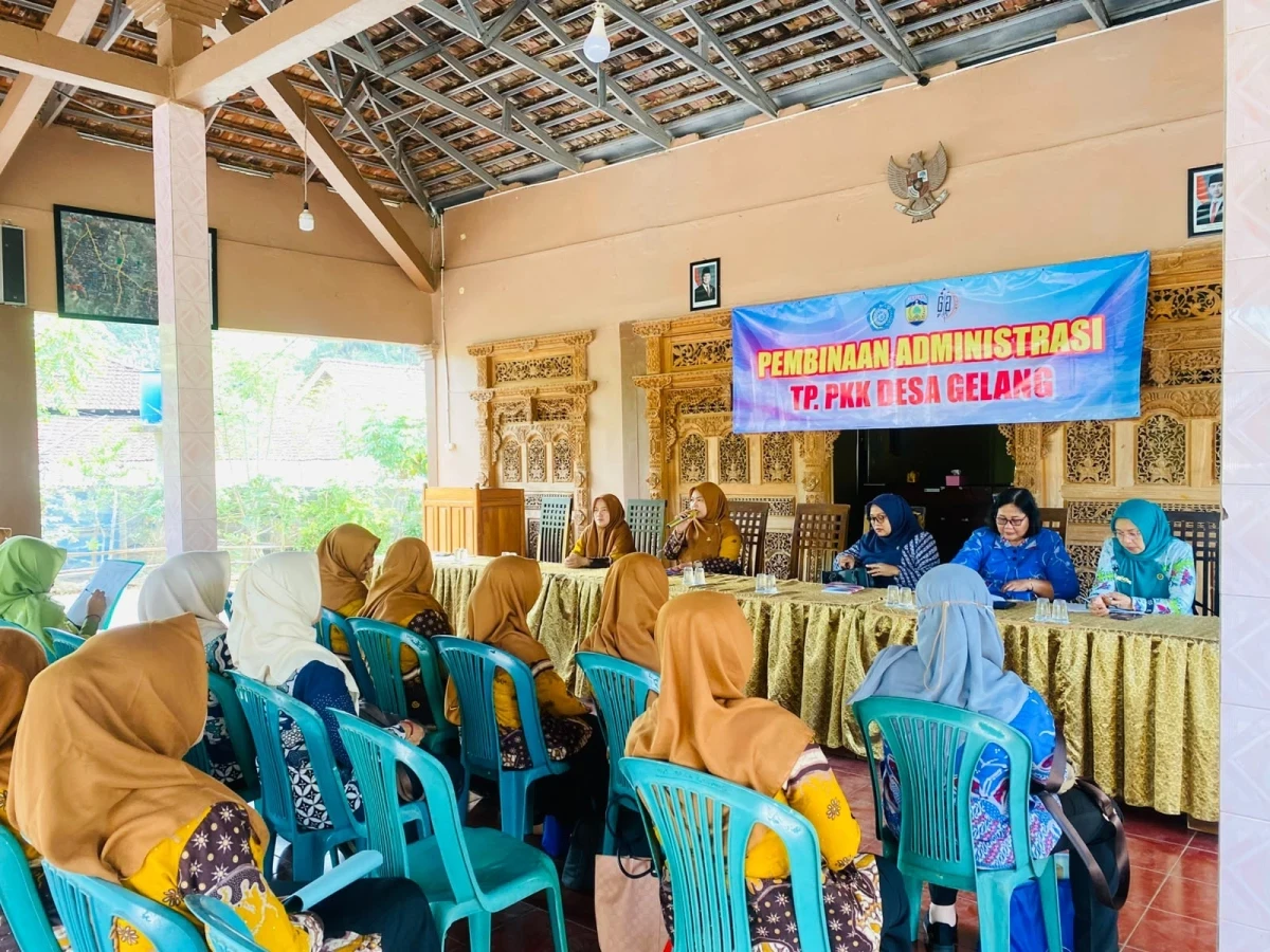 Pembinaan Administrasi PKK di Desa Gelang