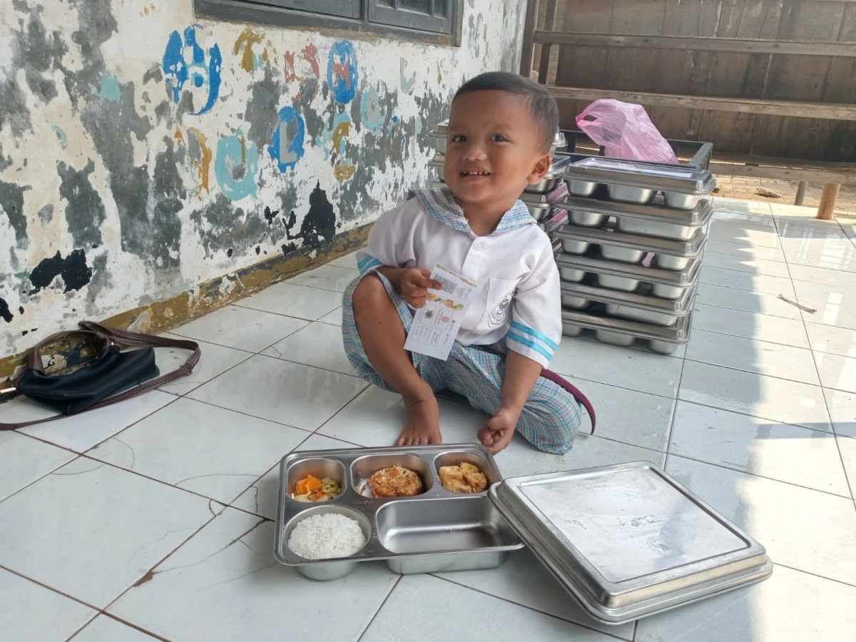 Kegiatan pembagian MBG di desa geneng