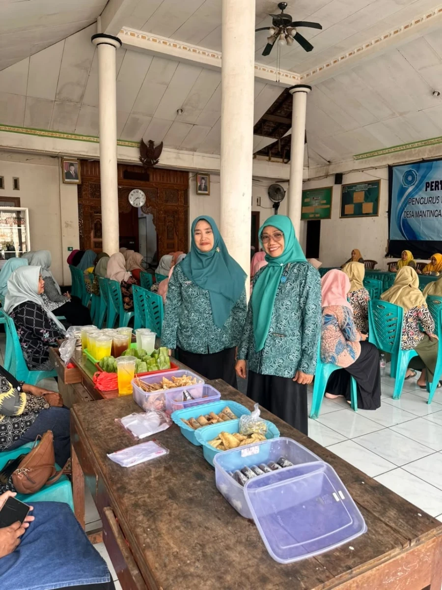 KUNJUNGAN IBU CAMAT TAHUNAN KE-UMKM PKK RT DESA MANTINGAN