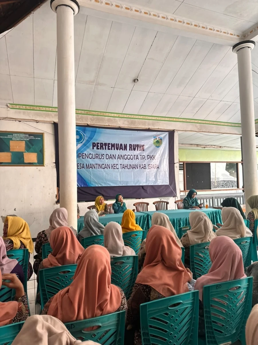 SOSIALISASI KESEHATAN OLEH IBU BIDAN DESA MANTINGAN DI-PKK INDUK