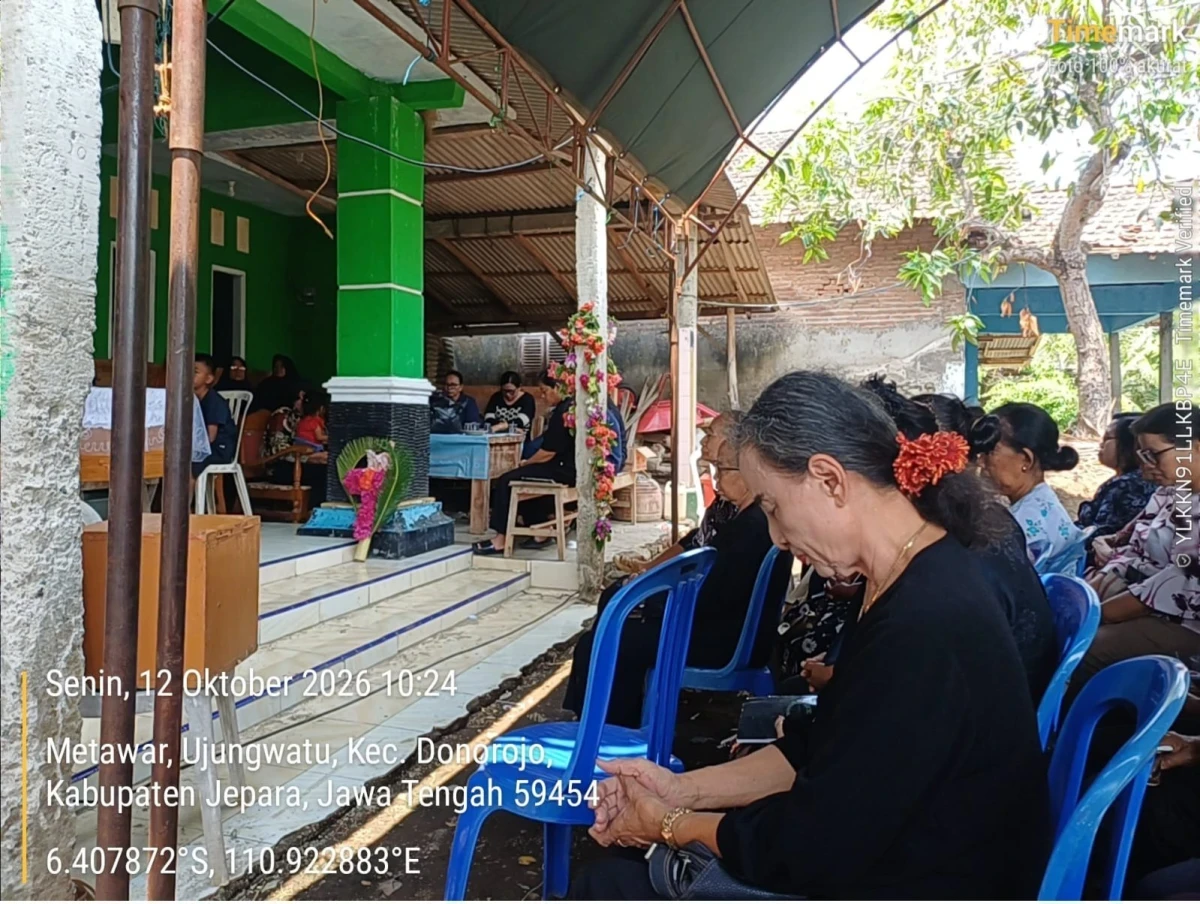IBADAH PEMAKAMAN IBU SUNTARI DI RT 02 RW 01 METAWAR