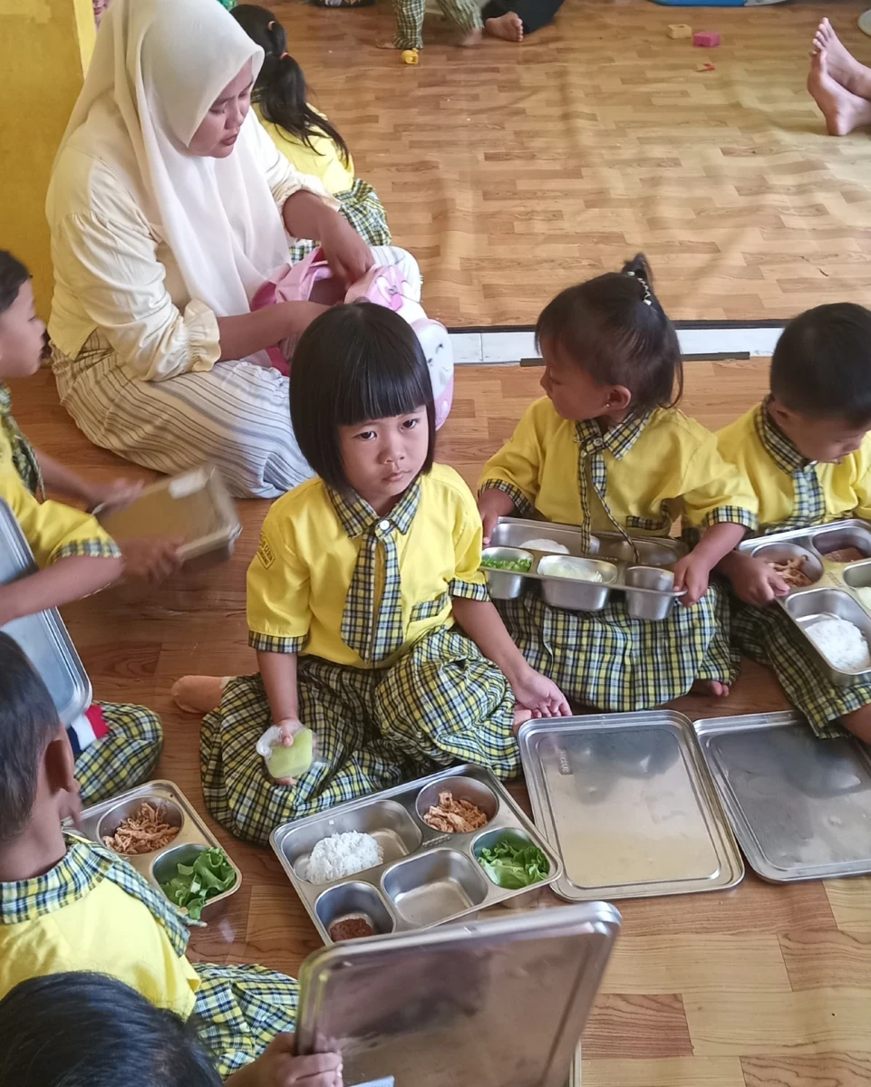 Penyaluran MBG Pos PAUD Ceria Desa Karanggondang untuk Dukung Tumbuh Kembang Anak"
