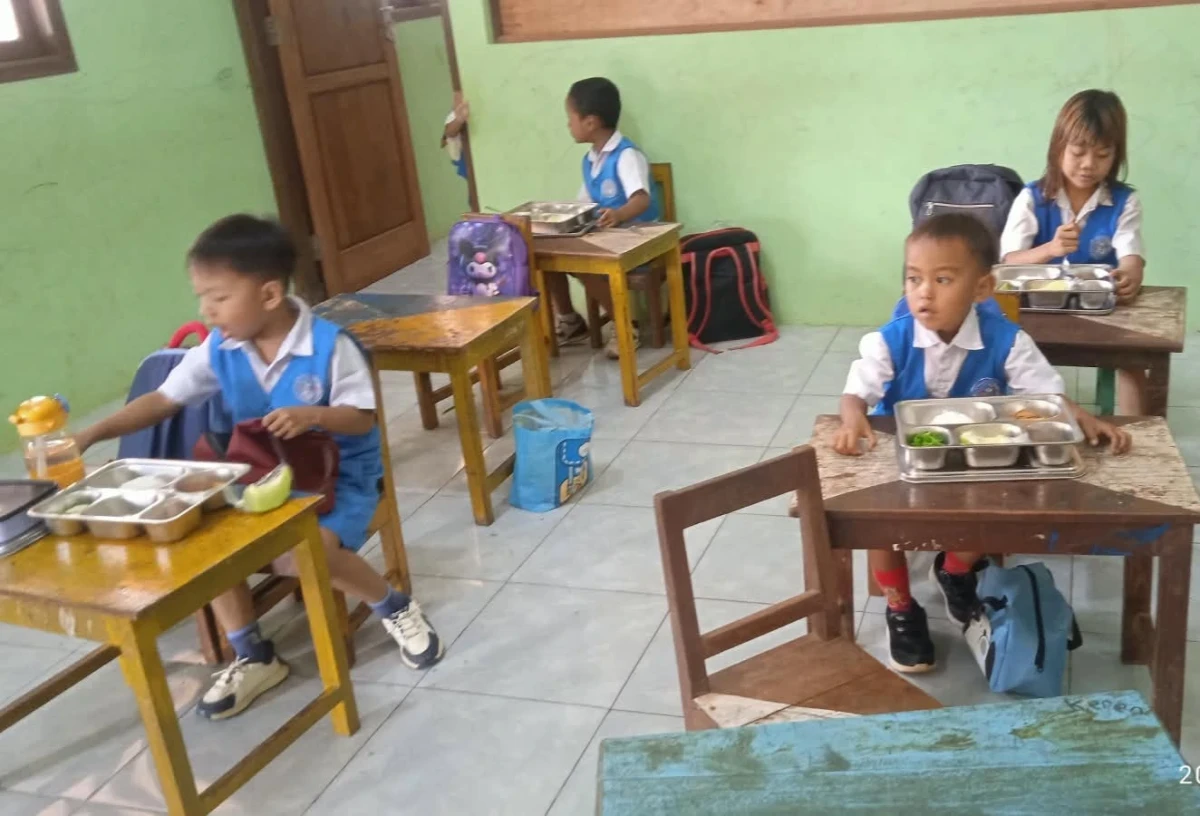 Distribusi Makan Bergizi Gratis (MBG) untuk Mendukung Pemenuhan Gizi Anak Didik di TK Lidya Kedungmulyo Desa Karanggondang