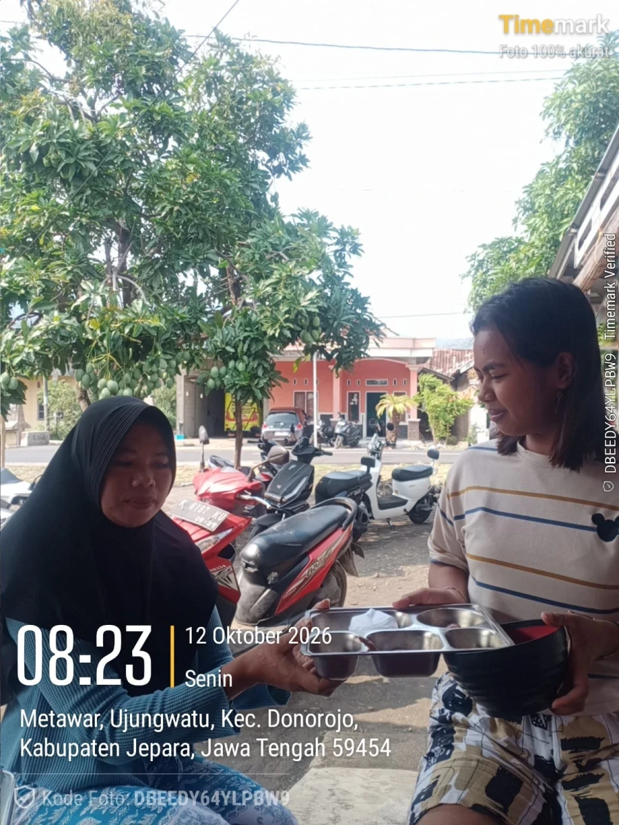 TP.PKK DDESA DAMPINGI PENDISTRIBUSIAN MBG DI RW 01 POS 04 METAWAR
