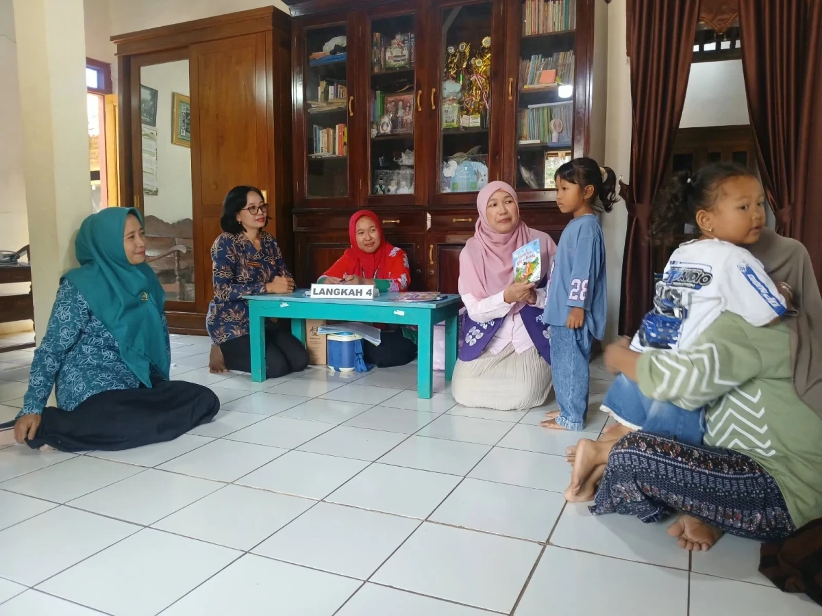 Kunjungan Ibu Camat Donorojo ke Posyandu Mudo Sejati 3
