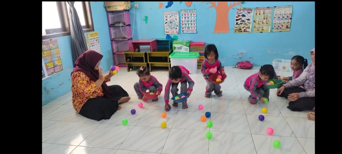 Lomba mengambil bola 