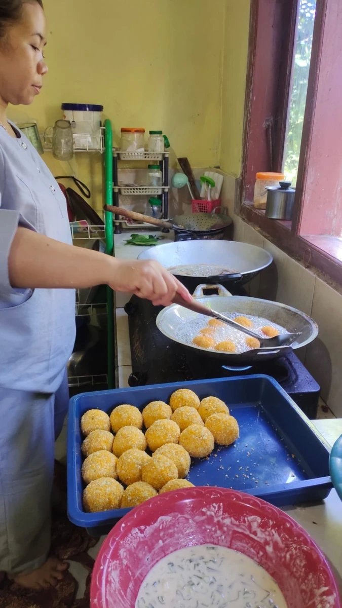 Mengunjungi umkm membuat kroket 
