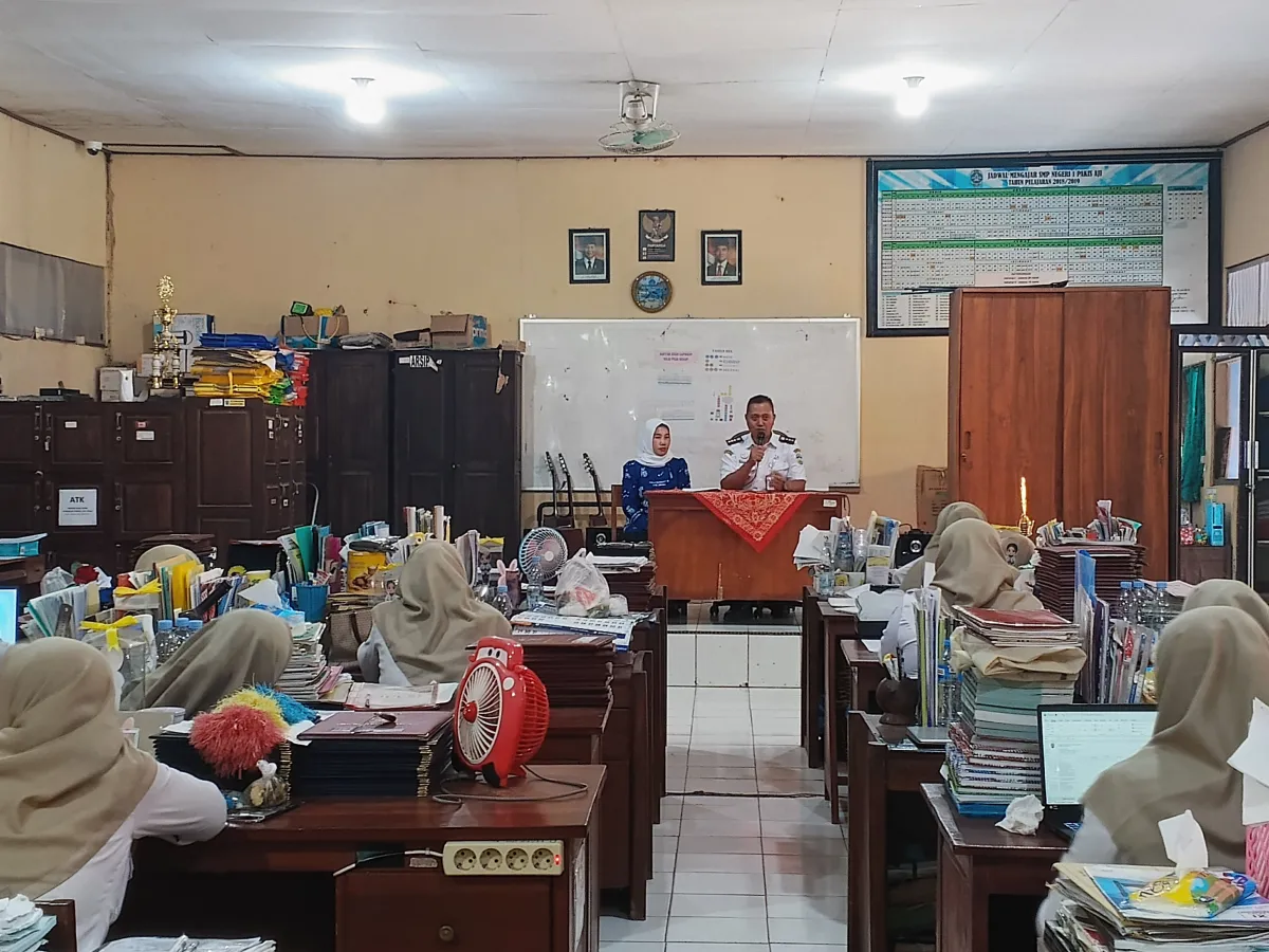 KUNJUNGAN BUNDA PAUD DAN BUNDA LITERASI DALAM PENGELOLAAN MPLS RAMAH ANAK PADA SMPN 1 PAKIS AJI 