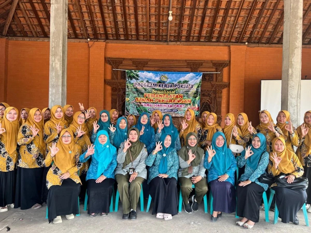 SOSIALISASI PEMANFAAN TANAH PEKARANGAN " AKU HATINYA PKK "