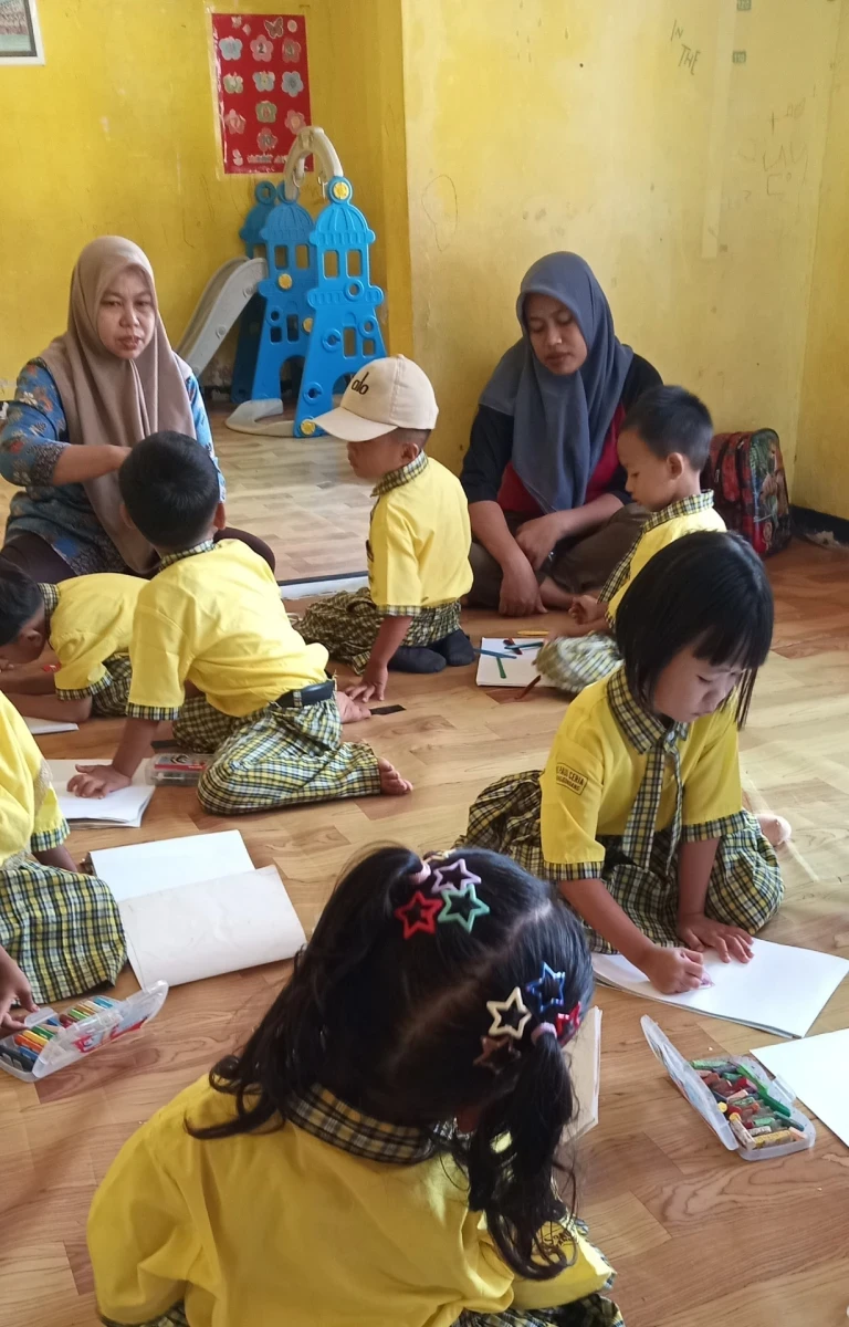 Serunya Kegiatan Menggambar Bebas Anak-Anak Pos PAUD Ceria Karanggondang