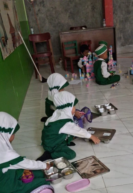 Dukung Anak Sehat dan Cerdas, RA Darul Huda 1 Salurkan Menu Makan Bergizi Gratis