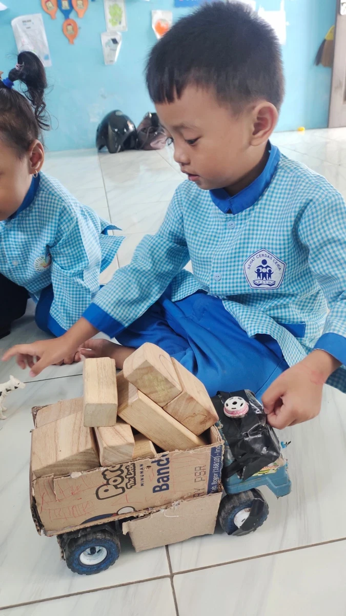 Membuat mobil2an dari kardus bekas 