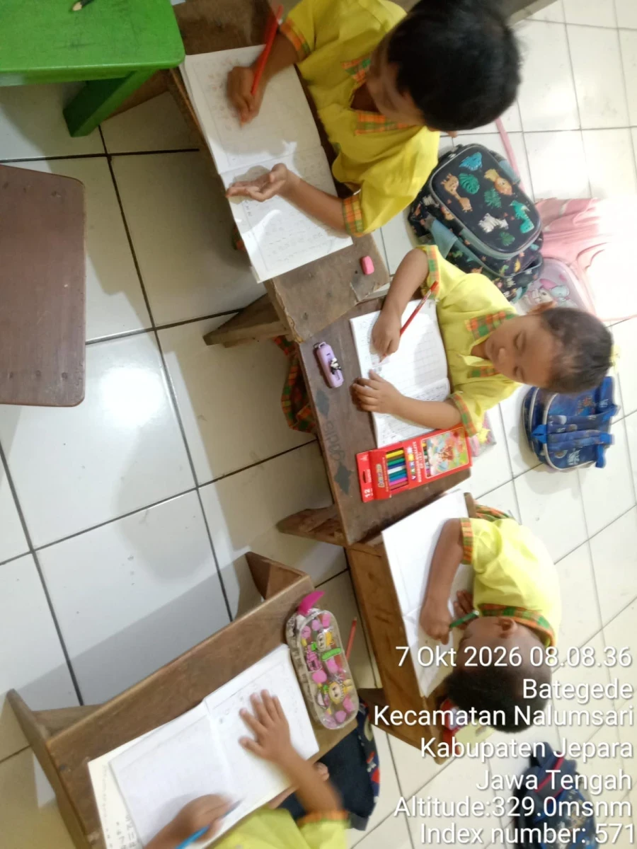 Kegiatan mewarnai 