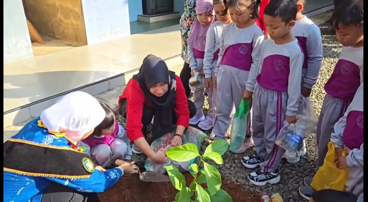 Gerakan Menanam Pohon untuk Menumbuhkan Kepedulian Lingkungan Sejak Dini
