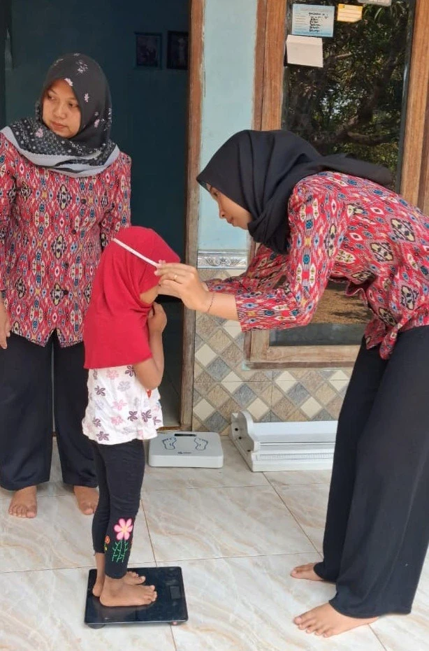 Pantau Tumbuh Kembang Anak: Pelayanan Rutin Posyandu Balita Harapan 11 RW 04 Desa Karanggondang