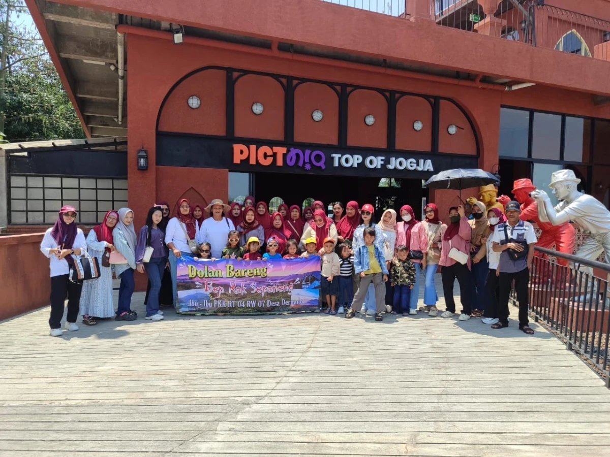 WISATA BARENG IBU" PKK RT 4 RW 7