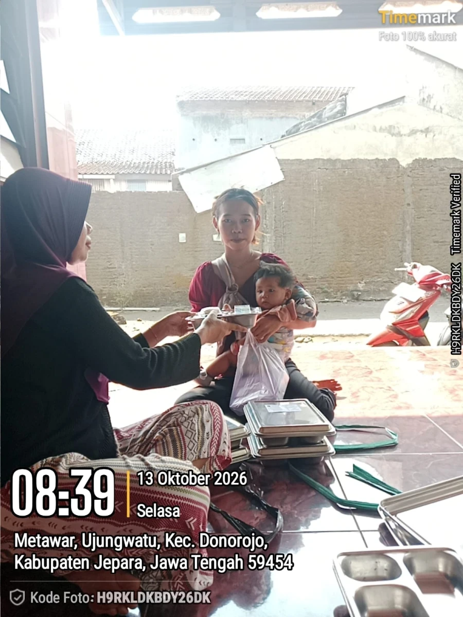 TP.PKK DESA DAMPINGI PENDISTRIBUSIAN MBG DI POS 04 RW 01 METAWAR