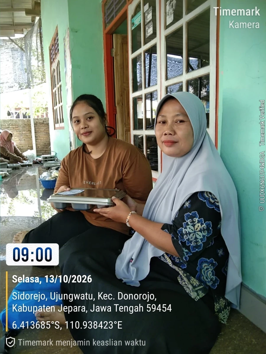 TP.PKK DESA DAMPINGI PENDISTRIBUSIAN MBG DI POS 02 RW 02 SIDOREJO