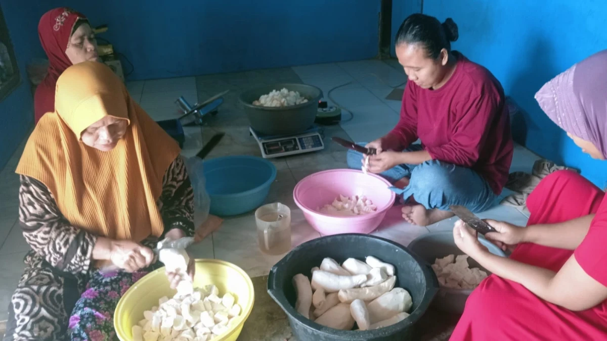 Pelatihan pembuatan Getuk Frozen