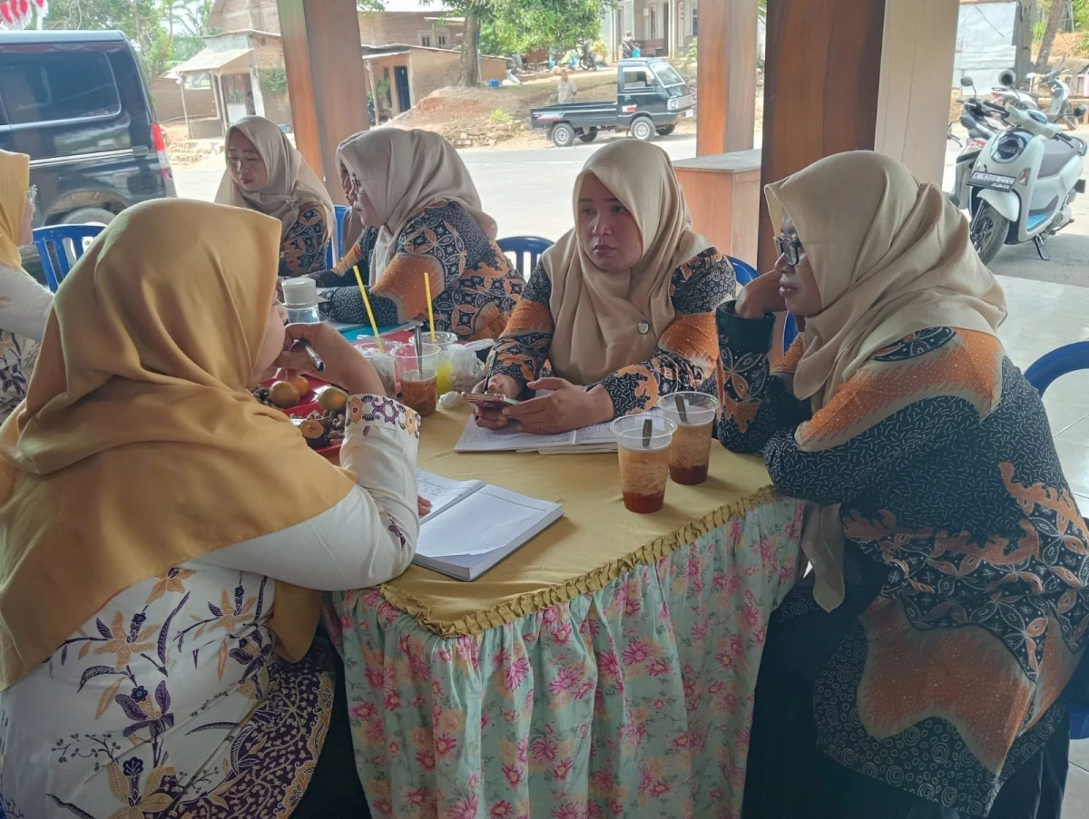 Pembinaan Buku administrasi dari TP.PKK Kecamatan Keling 