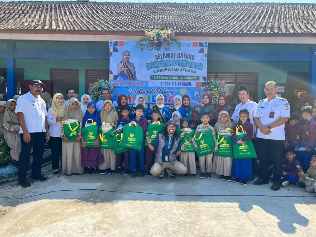 Penyerahan Bantuan Peralatan Sekolah bagi Peserta Didik SD Negeri 04 Sinanggul