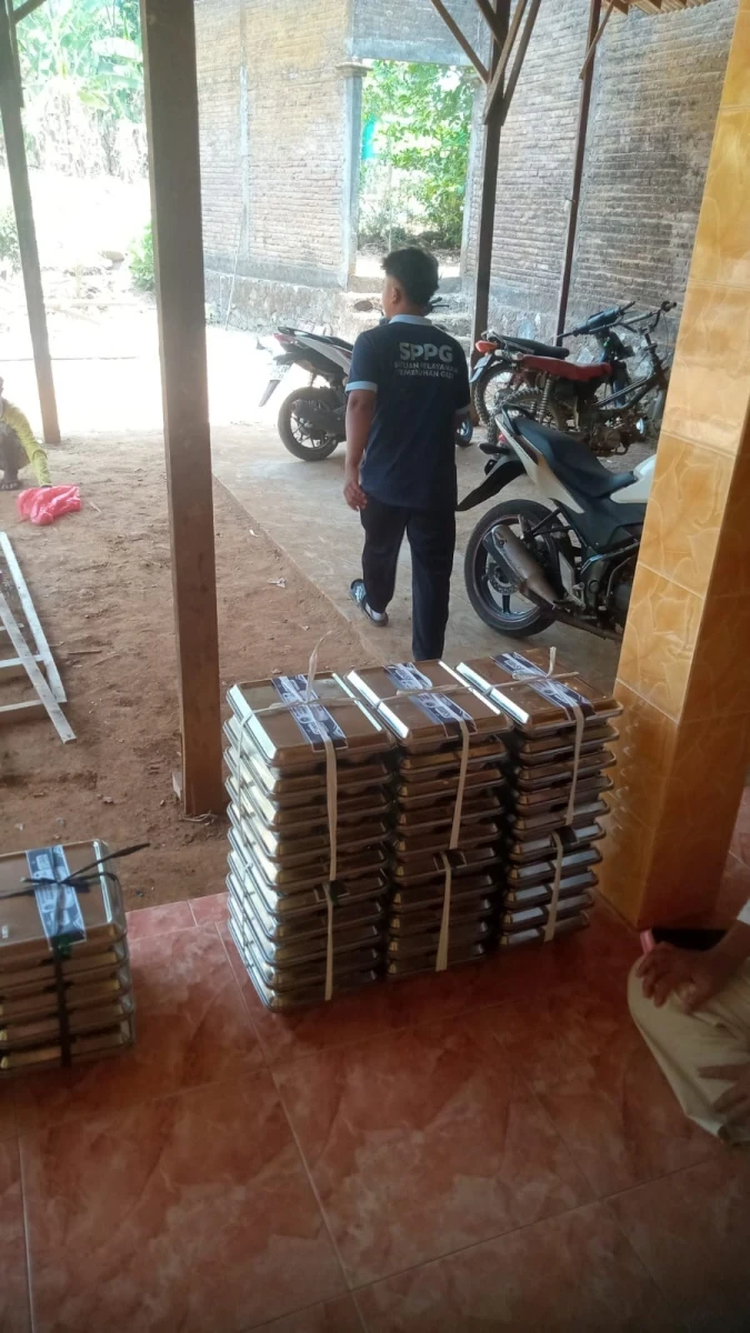 MAKANAN BERGIZI GRATIS