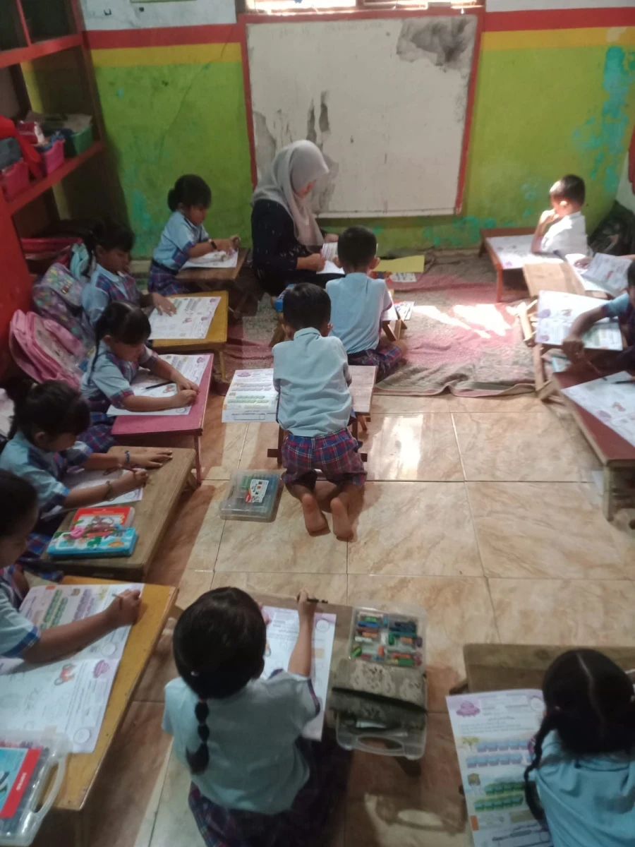 Bermain Sambil Belajar, Serunya Mengenal Warna, Bentuk, dan Berhitung di KB Nusa Bhakti Kawak