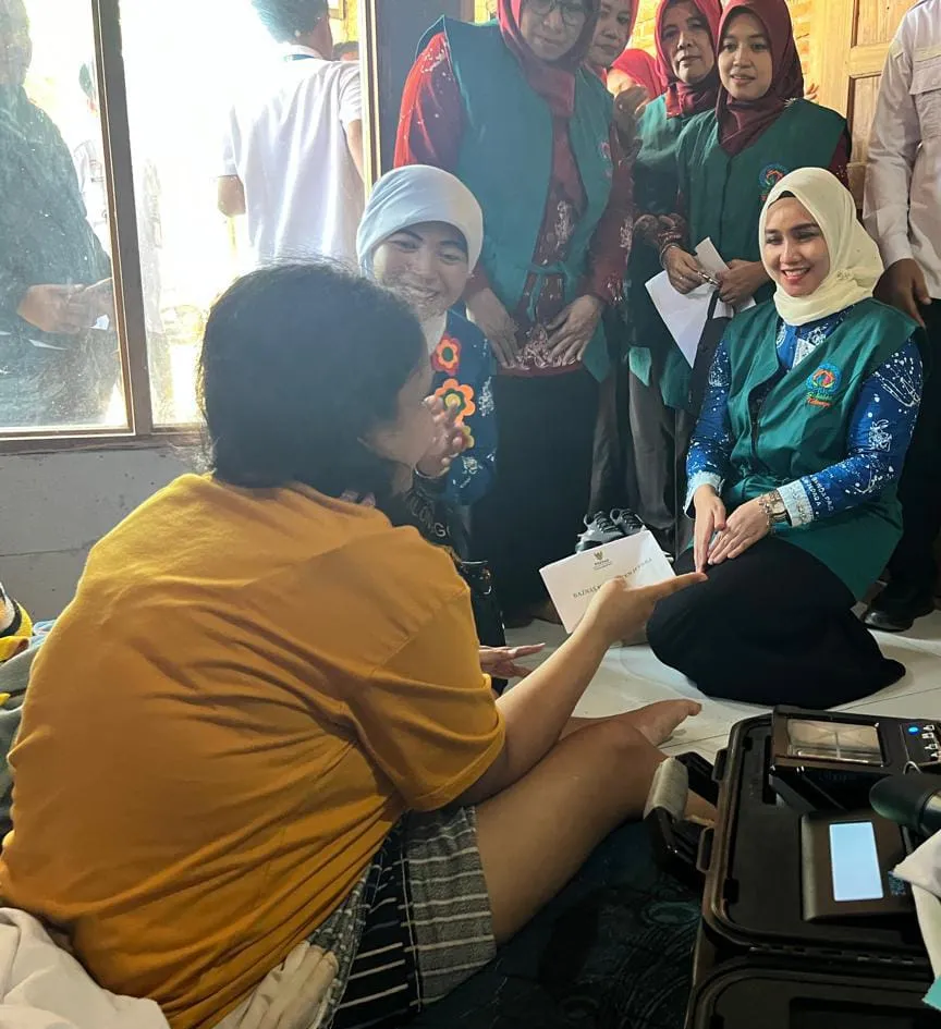 Penyerahan Bantuan Program "Jawa Tengah Ngopeni" bagi Penyandang Disabilitas di Desa Sinanggul