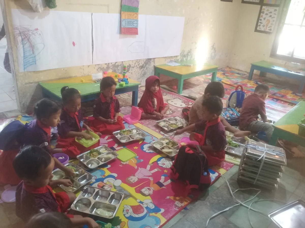 MAKANAN BERGIZI GRATIS
