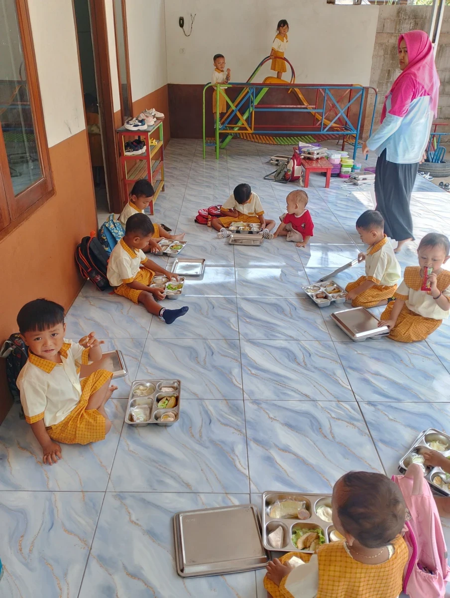 MAKANAN BERGIZI GRATIS